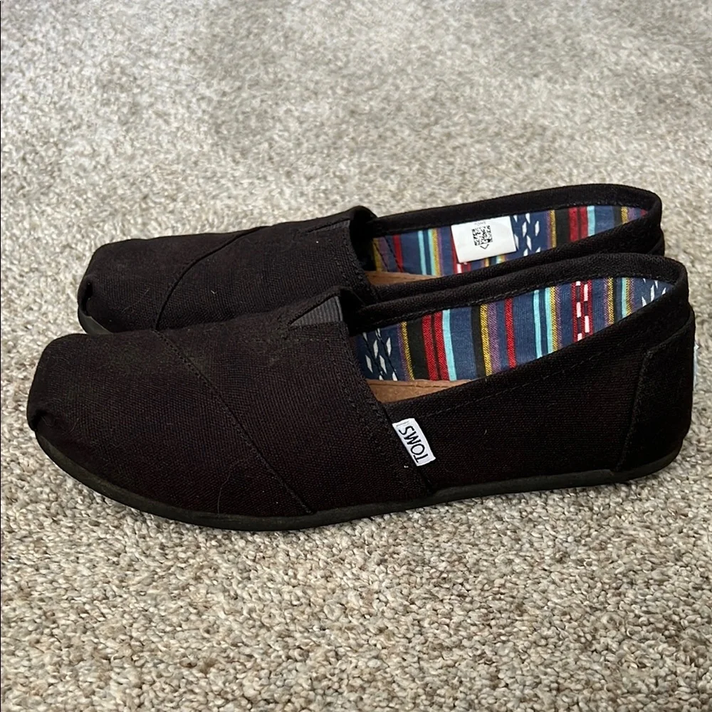 TOMS Classic Black Slip-On Shoes - Picture 2 of 5
